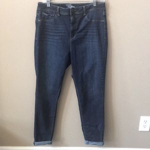 Cute fitted blue jeans‼️